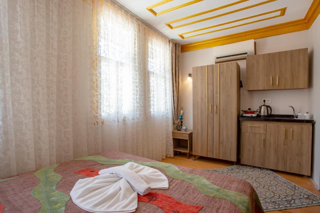 April Story Apart Hotel Истанбул Екстериор снимка