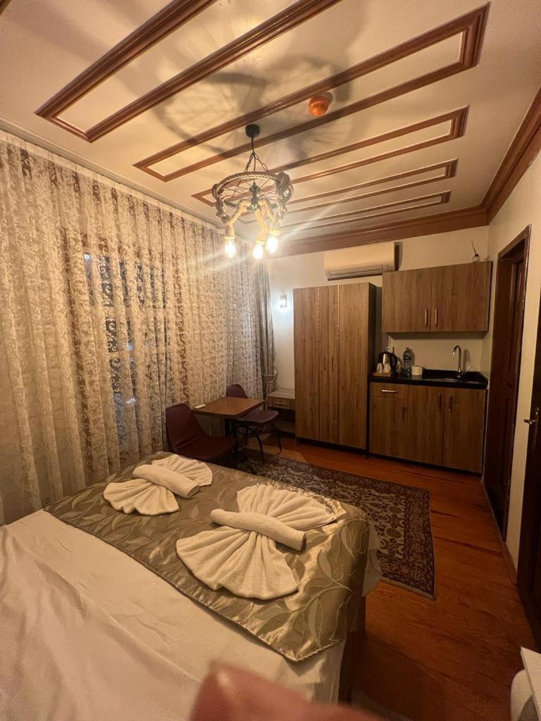 April Story Apart Hotel Истанбул Екстериор снимка