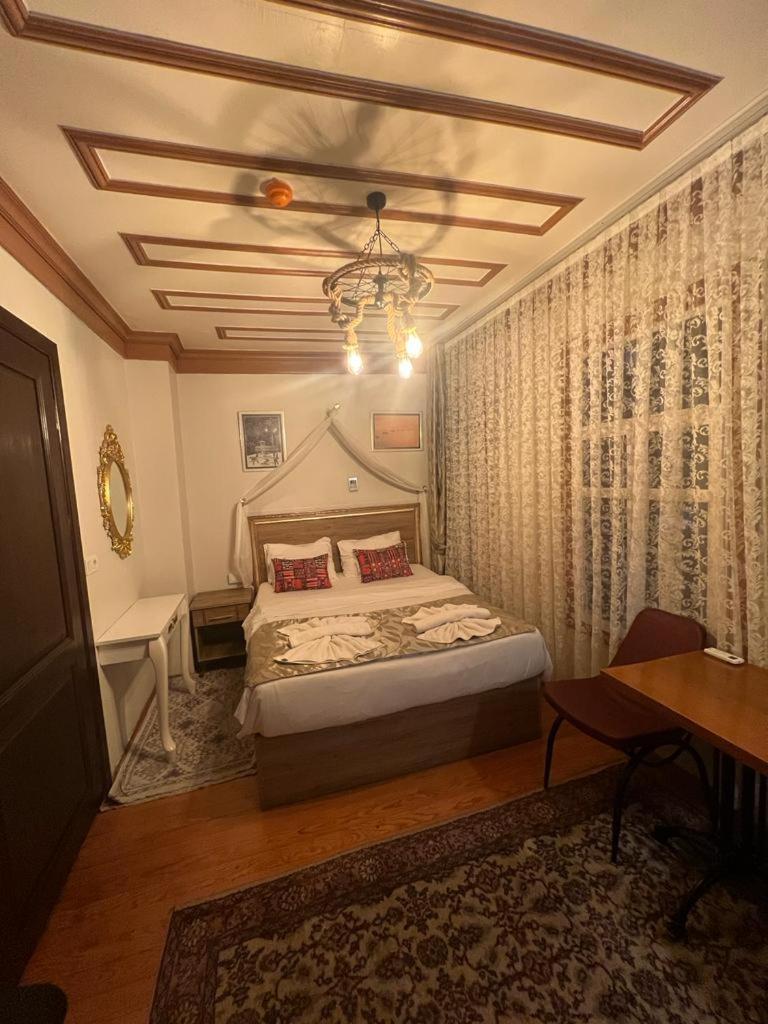 April Story Apart Hotel Истанбул Екстериор снимка