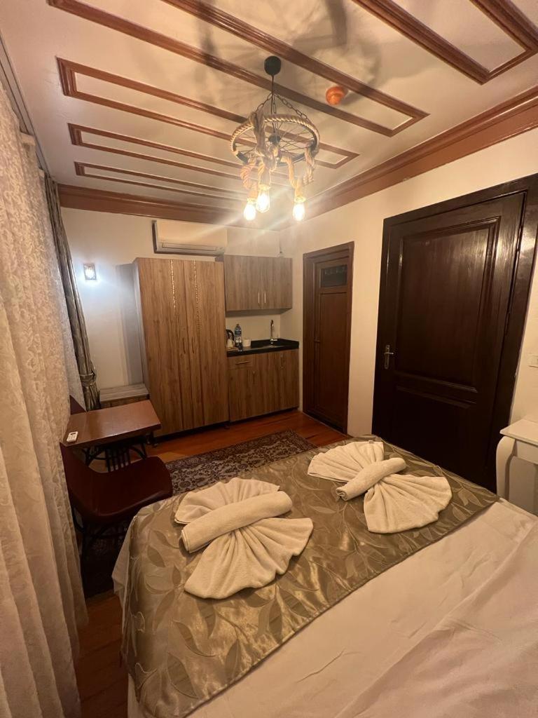 April Story Apart Hotel Истанбул Екстериор снимка