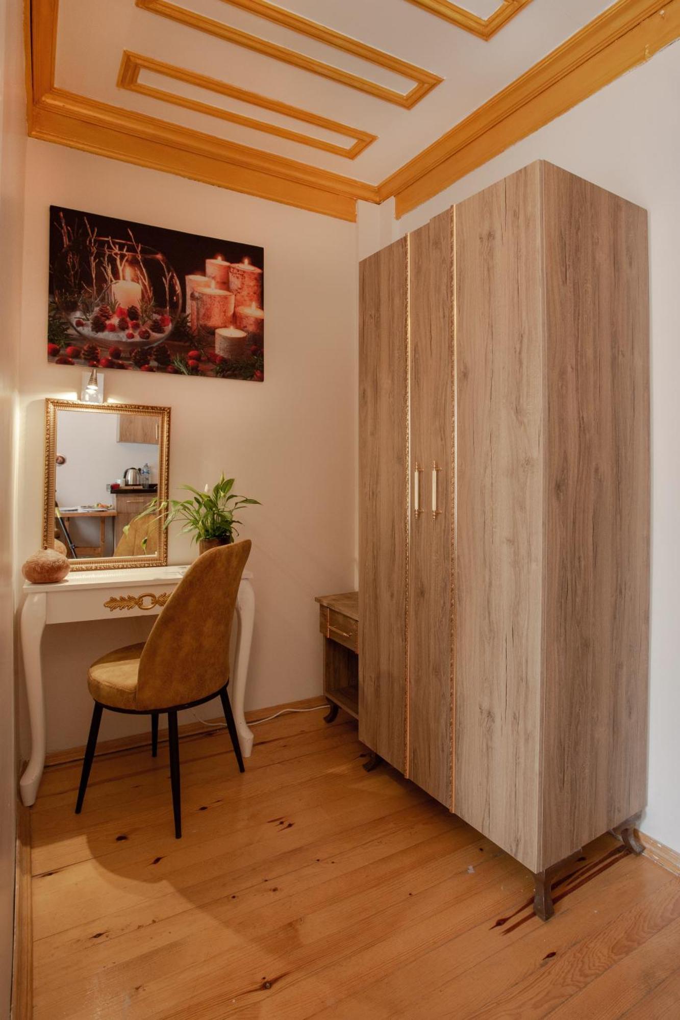 April Story Apart Hotel Истанбул Екстериор снимка