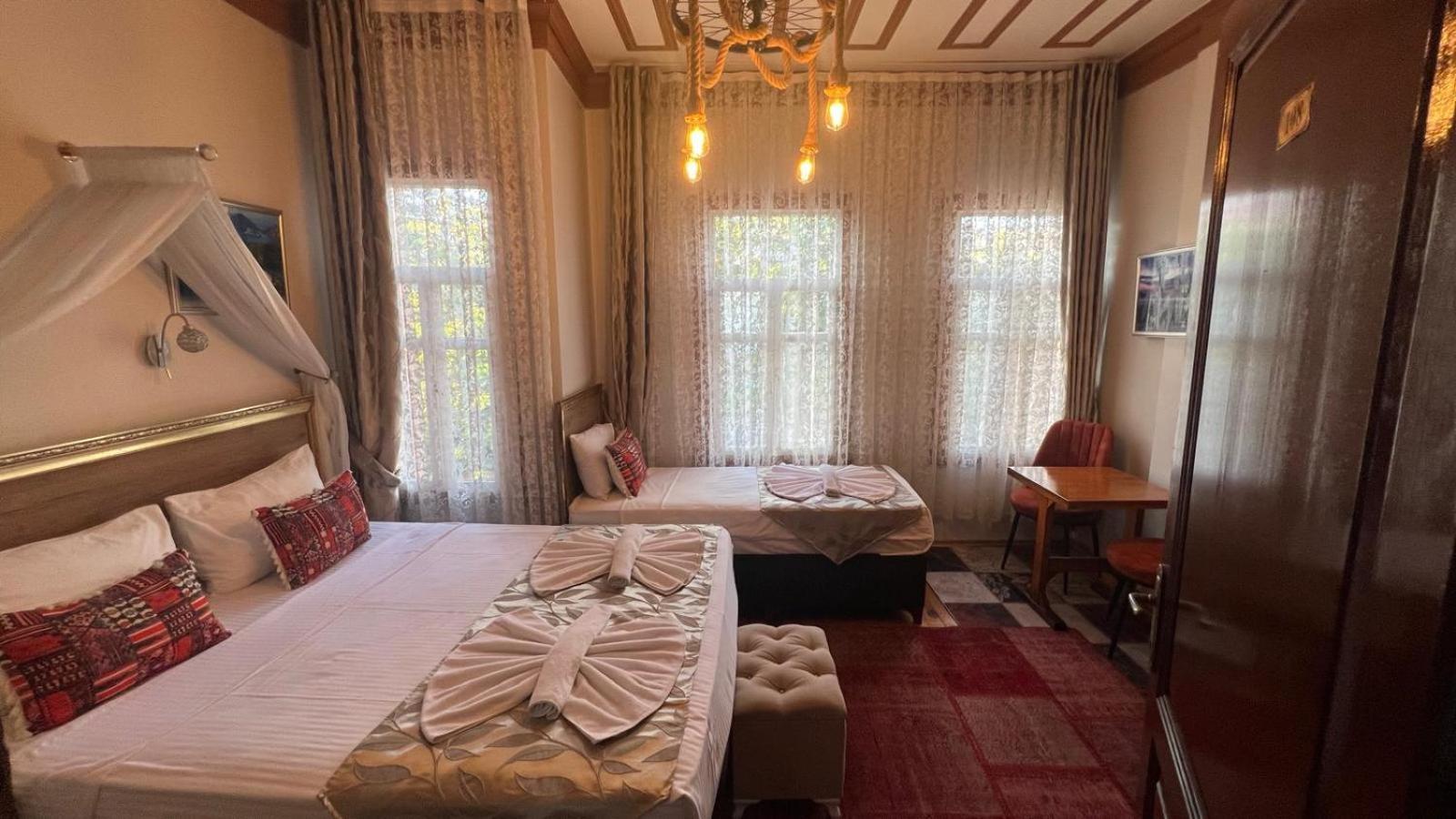 April Story Apart Hotel Истанбул Екстериор снимка