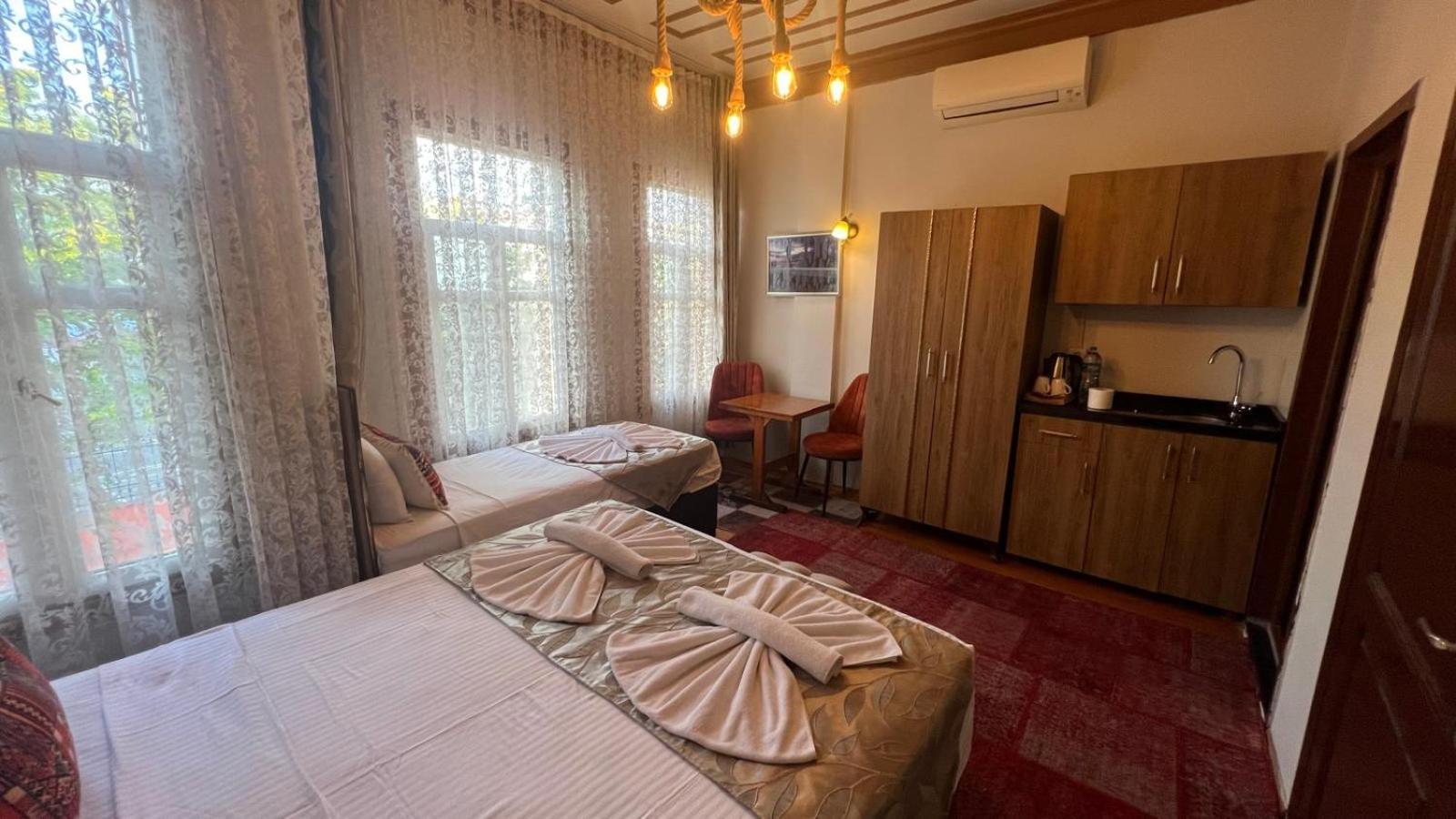 April Story Apart Hotel Истанбул Екстериор снимка