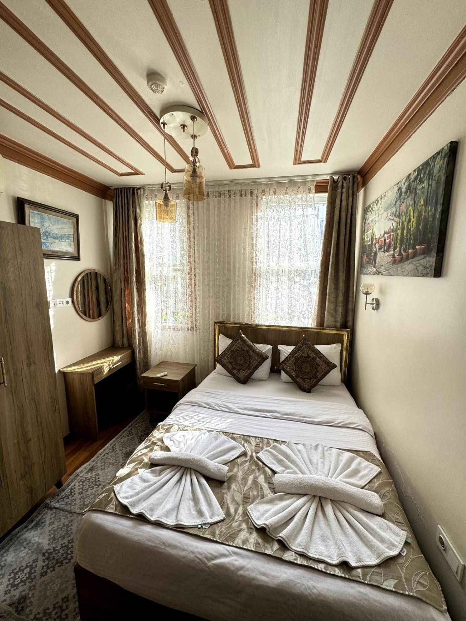 April Story Apart Hotel Истанбул Екстериор снимка